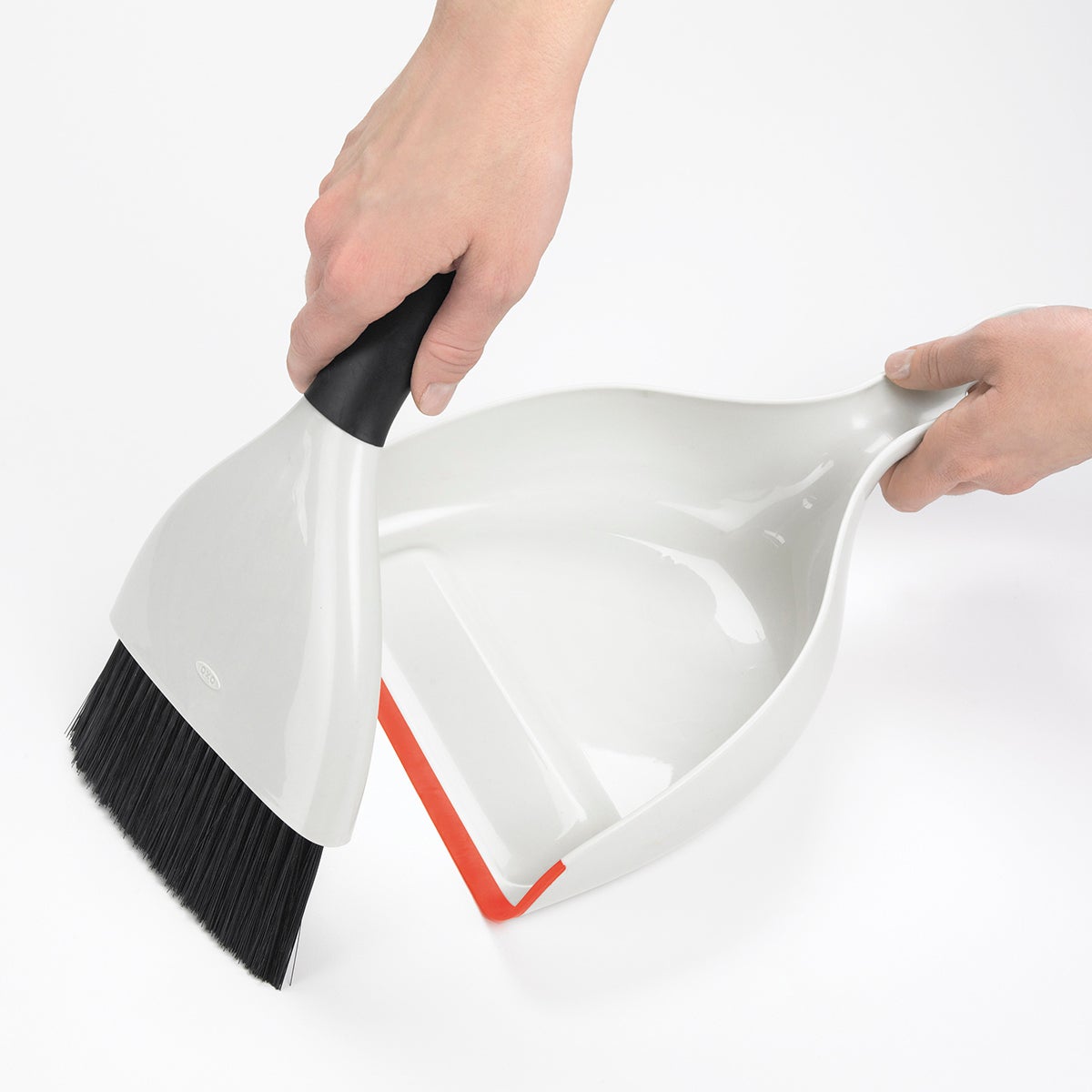 10083436-oxo-dustpan-brush-set-ven2